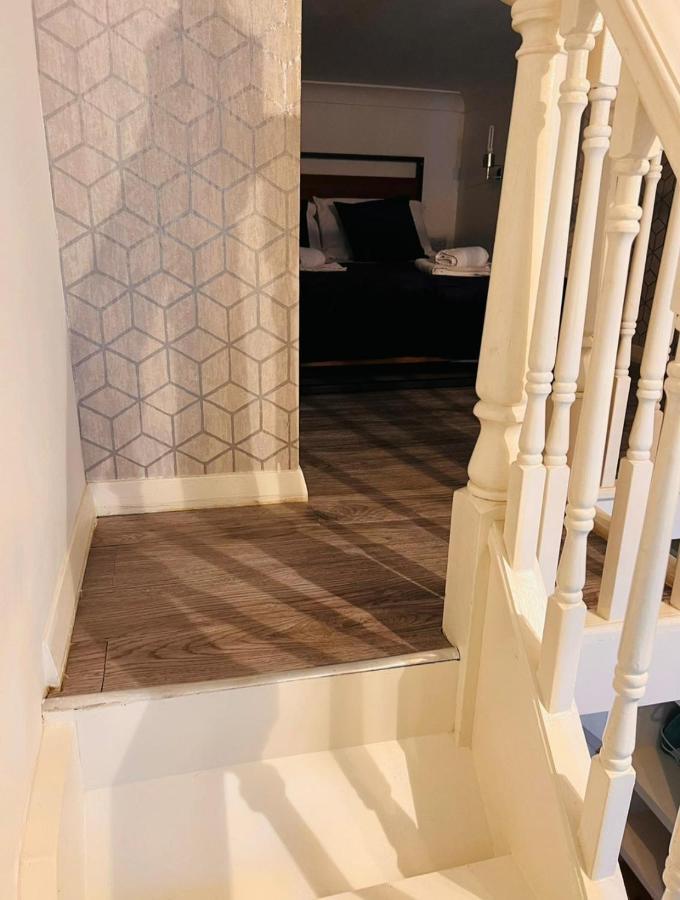F10- Mezzanine 1St Floor Flat Fits 3 Near Paddington Apartman London Kültér fotó